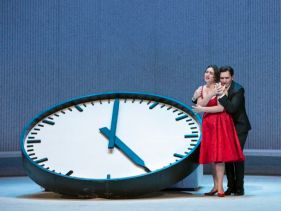 traviata-met-clock